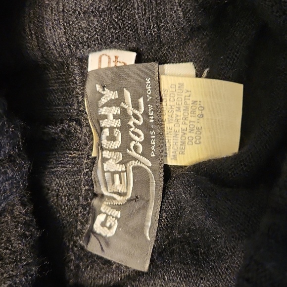 Givenchy Sport VINTAGE black Fine Knit Turtleneck Sweater Size 40 - Picture 3 of 3